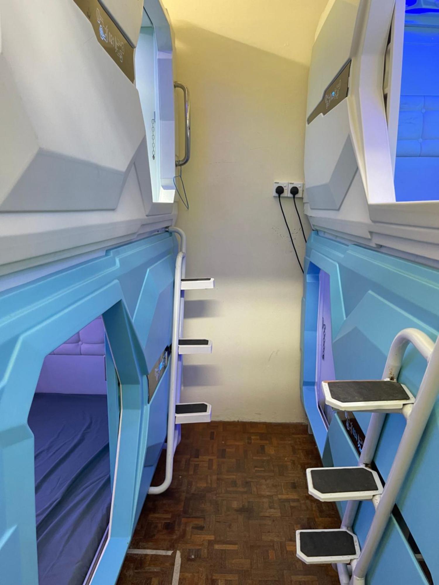 Pelangi Capsule Hostel Johor Bahru Exterior foto